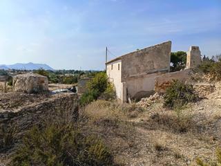 Terreno residencial en Cañada del Fenollar. Se vende terreno con casa para reformar  zona la cañada