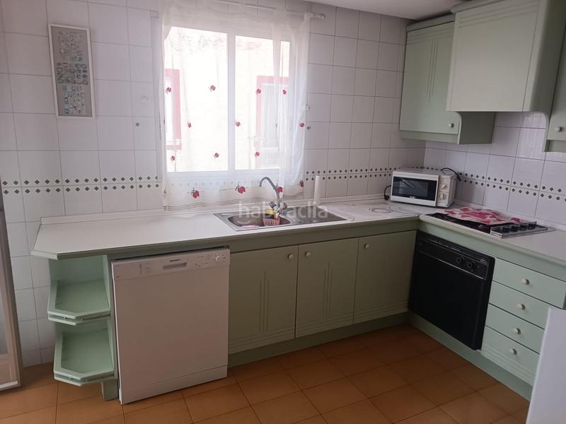 Foto 420bfe03-8534-4b24-8771-798d2af860ab. Piso se vende piso ascensor garaje listo para vivir frente hospital general en Alicante