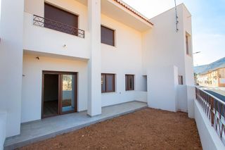 Casa adossada a Hondón de las Nieves