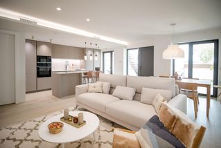 Casa adosada en Pilar de la Horadada Ciudad. Se vende bonito apartamento con piscina, terrazas y solarium  en