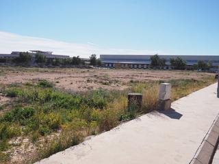 Terreny residencial a Domeño. Solar industrial en domeño