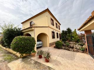 Chalet à Montesol. Chalet para entrar a vivir, cerca de la poblacion