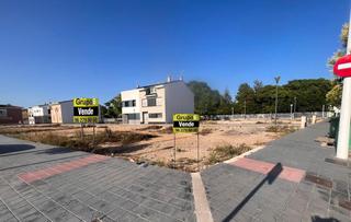 Terreny residencial a Parque de la Bombilla. Vende parcela en lliria