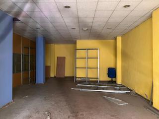 Lloguer Local Comercial a Parque de la Bombilla. Local comercial en lliria