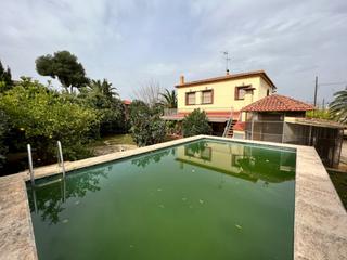 Chalet à Montesol. Chalet para entrar a vivir, cerca de la poblacion