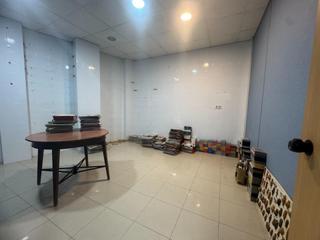 Local Comercial a Parque de la Bombilla. Se vende amplia planta baja en lliria