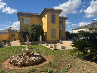 Chalet en La Conarda. Gran chalet en urbanizacion maravisa de la pobla de vallbona