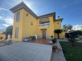 Chalet à La Conarda. Gran chalet en urbanizacion maravisa de la pobla de vallbona