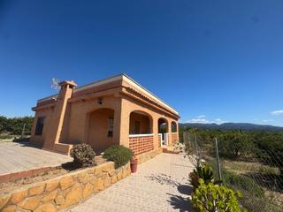 Xalet a Marines. Chalet reformado con mucho terreno entre marines y lliria
