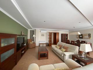Casa a Alginet. Casa unifamiliar con local comercial independiente en alginet
