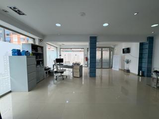 Lloguer Local Comercial a Quart de Poblet. Excelente local comercial en perfecto estado en avda. principal