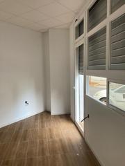 Rent Business premise in Parque de la Bombilla. Planta baja en alquiler