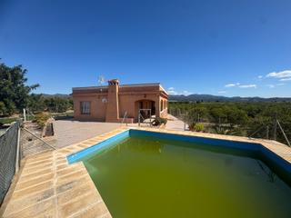 Xalet a Urbanizaciones. Chalet reformado con mucho terreno entre marines y lliria