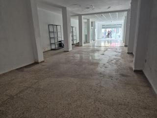 Local Comercial a Parque de la Bombilla. Se vende planta baja en calle plà de larc