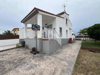 Xalet a Urbanizaciones. Chalet con encanto en parcela independiente