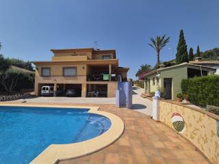 Chalet à Rascanya. Amplia vivienda en zona consolidada con todos los servicios.
