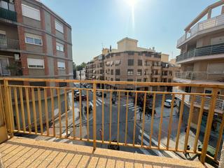 Appartement à Parque de la Bombilla. Piso esquinero con dos balcones en lliria