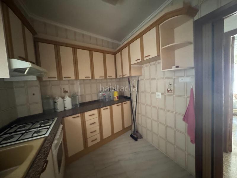 Foto c2121c8c-faff-4b34-b22f-1a55fbe0da82. Piso  esquinero con dos balcones en lliria en Llíria