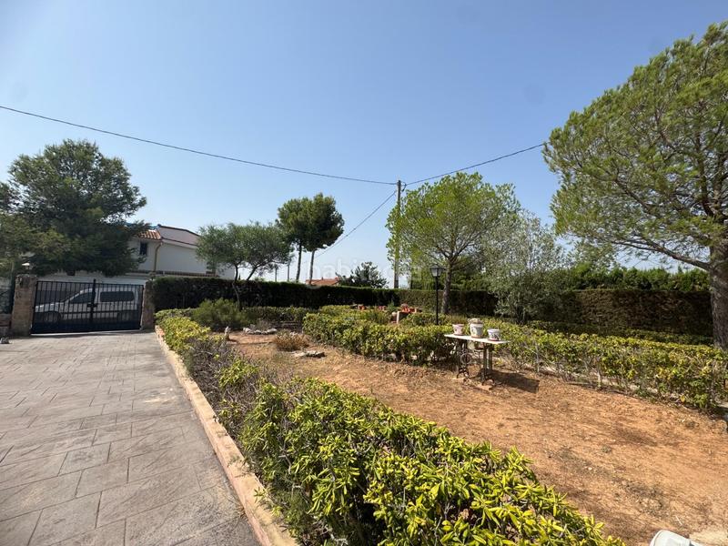 Foto 476e1741-2538-4d25-8a5f-44a08b195185. Chalet  para entrar con gran parcela en Urbanizaciones Llíria