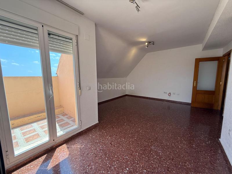 Foto b745fe73-23c8-4966-8d18-157a157f1343. Piso atico duplex muy cercano al metro en Casco Antiguo Llíria