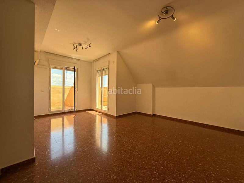 Foto bada872c-d525-43bd-a27f-1daf16ad018f. Piso atico duplex muy cercano al metro en Casco Antiguo Llíria