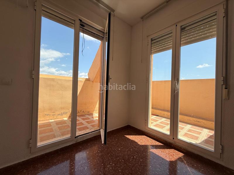 Foto eb63abdd-9cf9-4ffb-b74b-5baec1322e8d. Piso atico duplex muy cercano al metro en Casco Antiguo Llíria