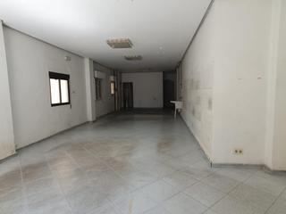 Lloguer Local Comercial a Núcleo Urbano. Local comercial en alquiler