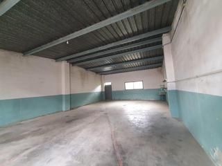 Location Local commercial à Núcleo Urbano. Almacen en alquiler