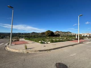 Wohngrundstück in Benisanó. Parcela esquinera a 3 calles en zona residencial en el castillo