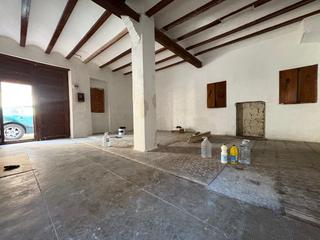 Casa a Benaguasil. Casa de pueblo esquinera con terraza y muchas posibilidades