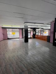 Lloguer Local Comercial a Santa Bárbara. Local comercial amplio con mucho paso de gente
