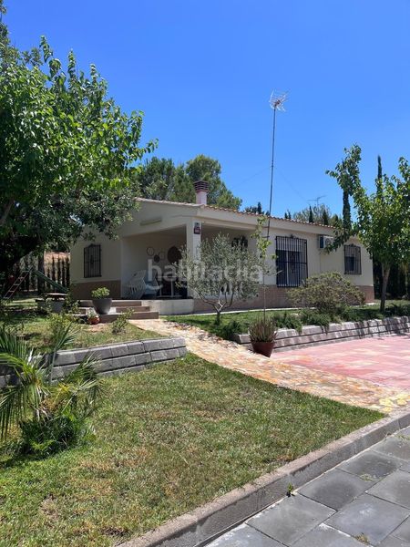 Foto b3dfd7cb-7b67-4e39-8867-f88edcaae8dd. Xalet amb aparcament a Pedralba