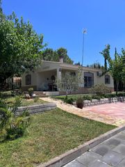 Chalet à Vilamarxant. Estupendo chalet reformado en pedralba  ideal para el descanso y