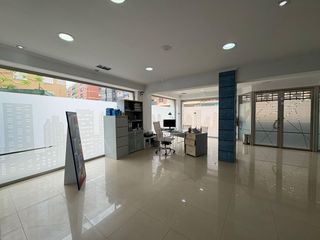 Lloguer Local Comercial a Quart de Poblet. Excelente local comercial en perfecto estado en avda. principal