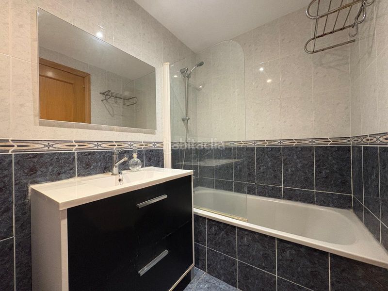 Foto d0fd3f5b-06ef-49d7-b3e3-f06fec804c6f. Pis amb aparcament piscina a El Alborgí Paterna