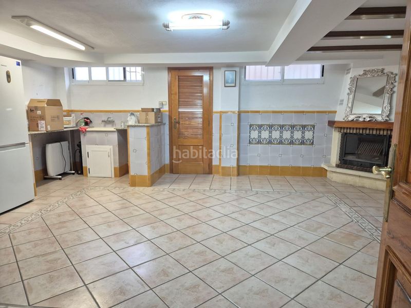 Foto b1123e05-15e2-4f8b-9c86-7ae123cdb3dd. Casa adossada amb aparcament a Parque de la Bombilla Llíria