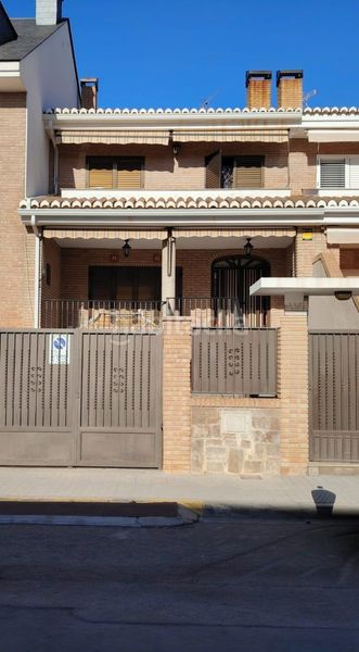Foto cca07edd-4485-405f-888f-1d04e8dca86d. Casa adossada amb aparcament a Parque de la Bombilla Llíria