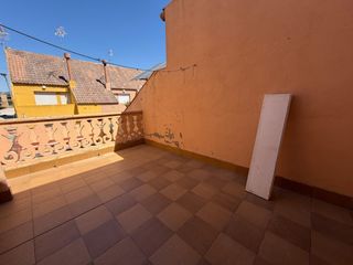 Maison jumelée à Casinos. Adosado esquinero a la venta en casinos