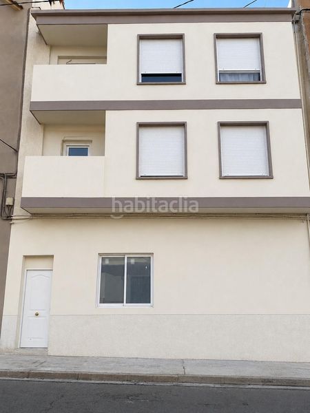 Foto c8af9f03-e422-464e-8ecf-fe1c74e9804c. Edifici a Benaguasil