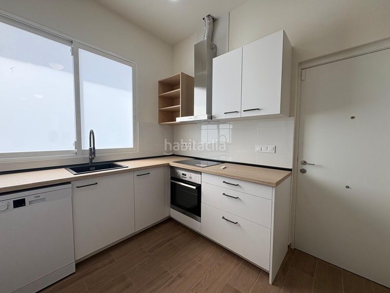 Foto dce8f9bf-3eca-4b8d-a0b2-3847f037b4c1. Edifici a Benaguasil