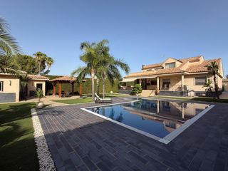 Xalet a Rascanya. Chalet en urbanizacion montecolorado junto a un parque y pegado