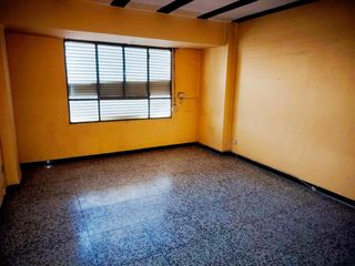 Etagenwohnung in Casco Antiguo. Piso en venta en calle duc de llíria
