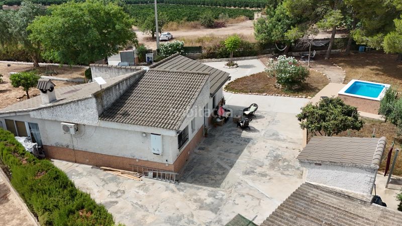 Foto f4ce930b-f866-4b9b-89c9-0e5521cc88b8. Xalet amb piscina a Pedralba