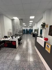 Transfer Business premise in Casco Antiguo. Traspaso de peluqueria en perfecto estado