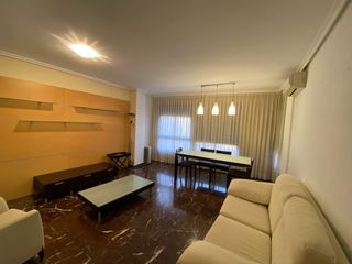 Affitto Appartamento in Casco Antiguo. Piso en alquiler con semiamueblado en el centro