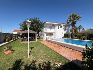 Chalet en Pla dels Aljubs. Espectacular chalet en la pobla de vallbona  ideal para vivir