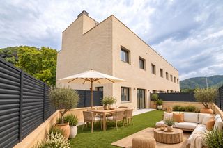 Casa  Carrer tagamanent. Vive tus sueños en esta exclusiva casa esquinera a estrenar en l