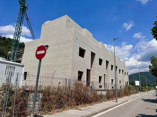 Maison  Carrer marti huma. Casa esquinera de obra nueva en la garriga con jardín, eficienci