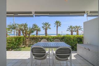Planta baja  Prat del. Vive frente al mar en cubelles planta baja exclusiva con acceso