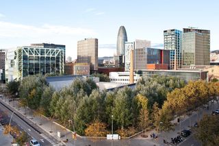 Traspàs Local Comercial  Rambla del poblenou. Venta de sociedad con restaurante en funcionamiento licencia c3